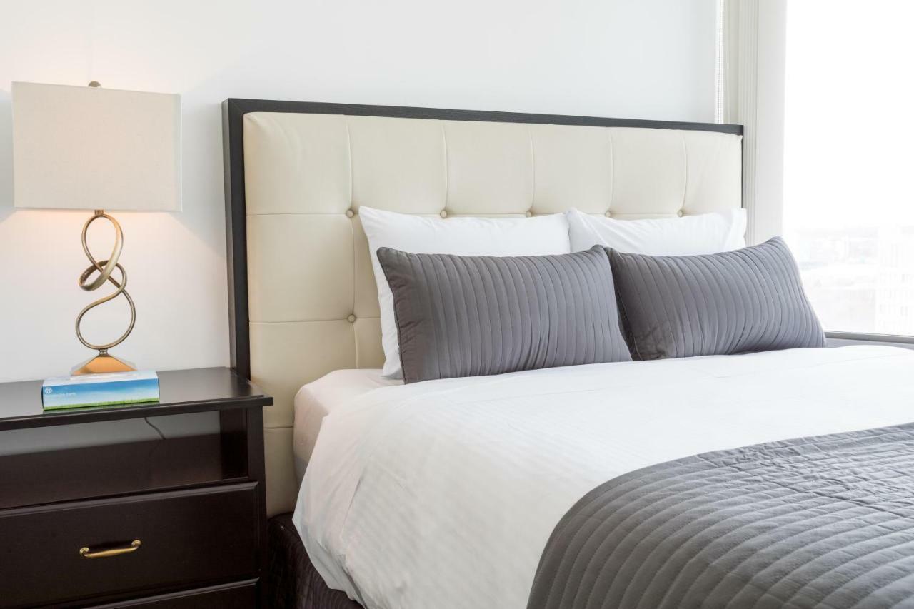Altitude Suites Bay Street - Holiday Bonus - Free Parking Toronto Bagian luar foto