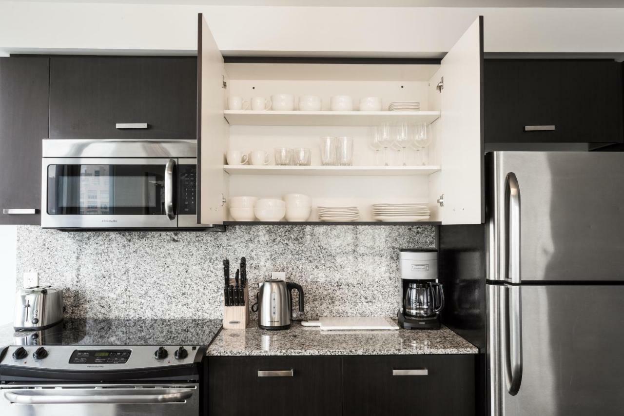 Altitude Suites Bay Street - Holiday Bonus - Free Parking Toronto Bagian luar foto