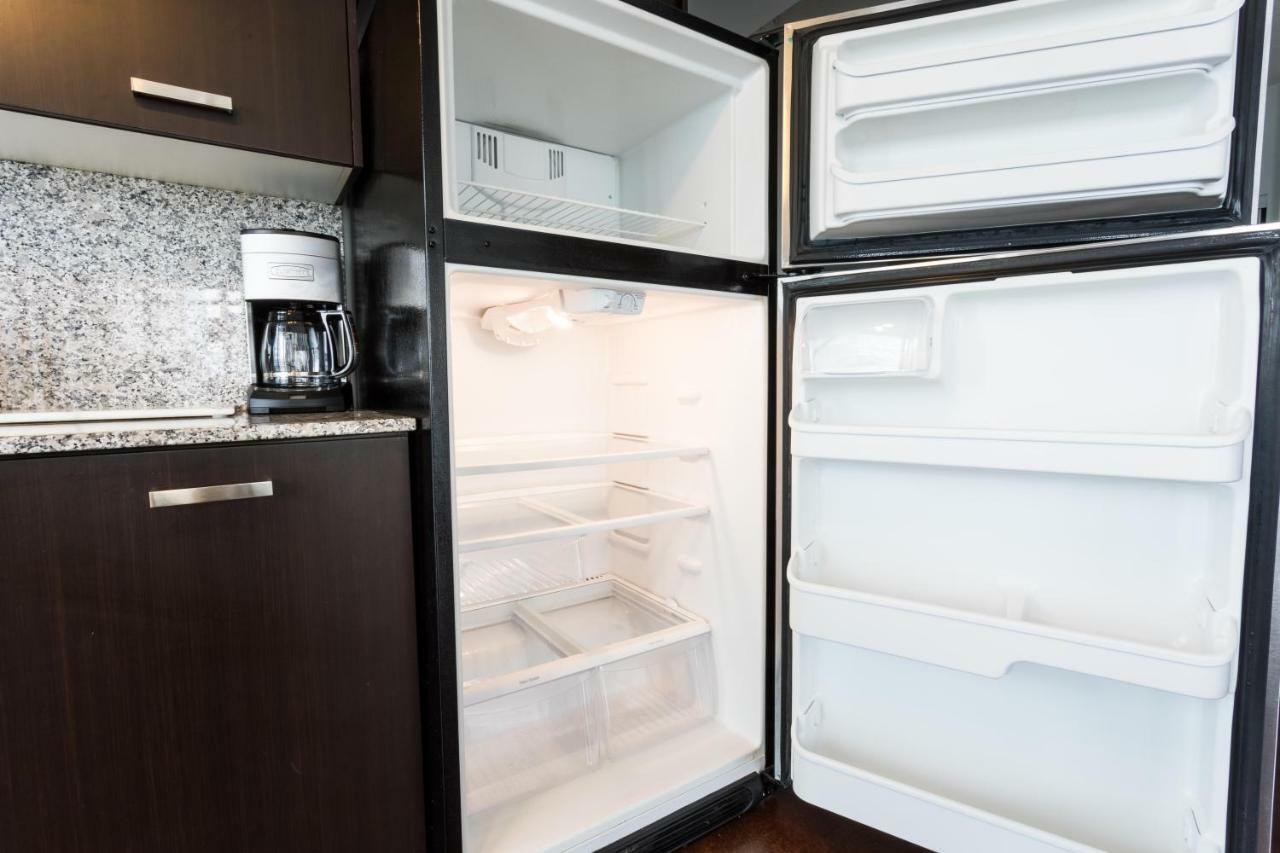 Altitude Suites Bay Street - Holiday Bonus - Free Parking Toronto Bagian luar foto