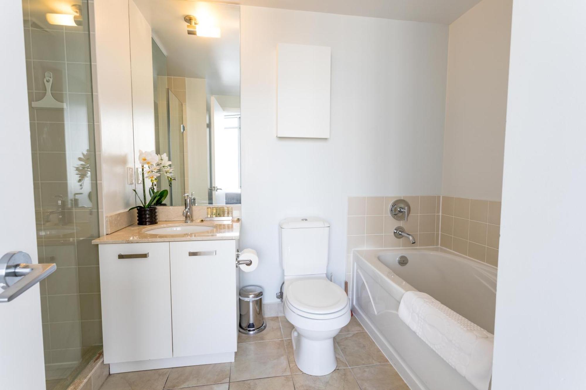 Altitude Suites Bay Street - Holiday Bonus - Free Parking Toronto Bagian luar foto
